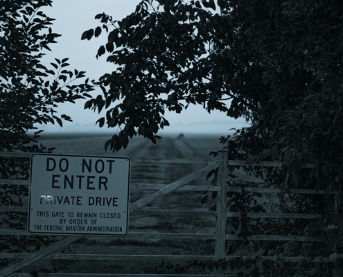 Do not enter private drive road sign